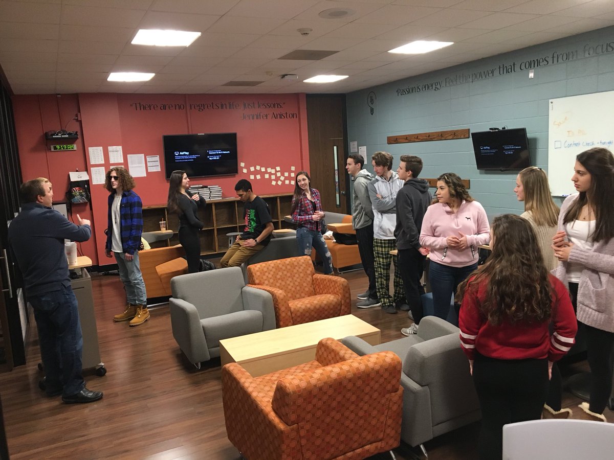 Roberts_BGbiz's tweet image. “Get stuff done,” says @CaryChessick to our @District214 @BG_Bison future entrepreneurs #implementationplanning @bott_jeff @incubatoredu