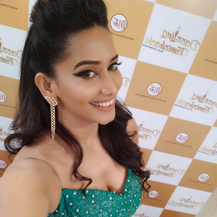 army_bindu's tweet photo. OMG! You have to see this. #BIGOLIVE >  .  https://t.co/3egudQUbEw https://t.co/3kIoBas7rx