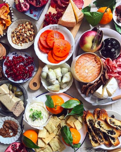 CookItMedia's tweet image. Just make us a charcuterie spread that looks like this and we’ll love you forever. 📸::@melinahammer