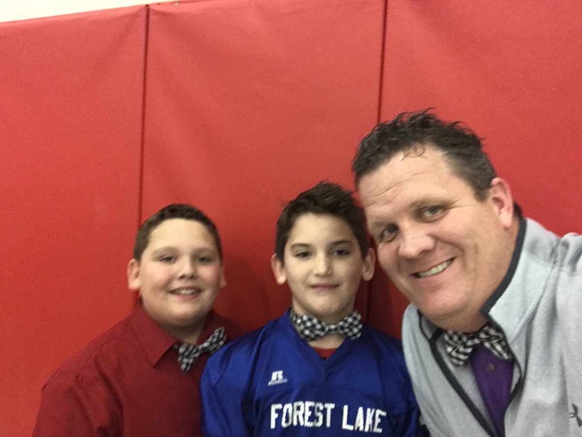 Slater_Curtis_'s tweet photo. #PrincipalsInAction is a proactive way to focus on the important part of our work! If you are not taking the time to get out of your office you are going to BURN yourself out. #kidsdeserveit #mespamn thank you @PrincipalFrench @posickj @awelcome for your leadership in the process https://t.co/oLqJ5CCDxS