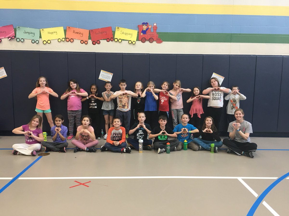 StephKlineTeach's tweet photo. 3rd graders raising money and awareness for the American Heart Association. Over $6000 as a school so far! Way to go East High! #easthighleaders https://t.co/HJtTprbK2s