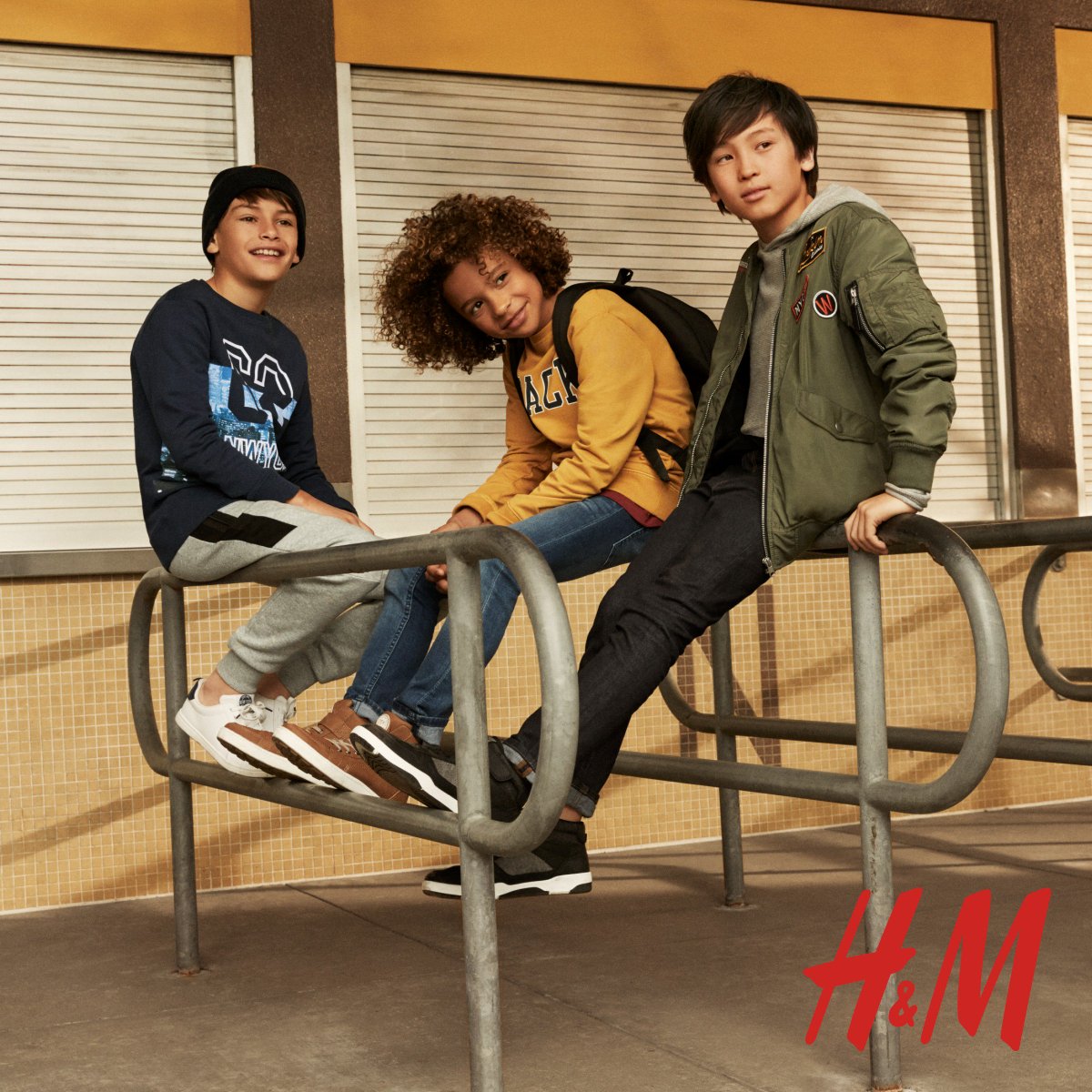 Too cool for school con estos looks y tendencias para tu estilo después de clases. #HM hm.com/cl/