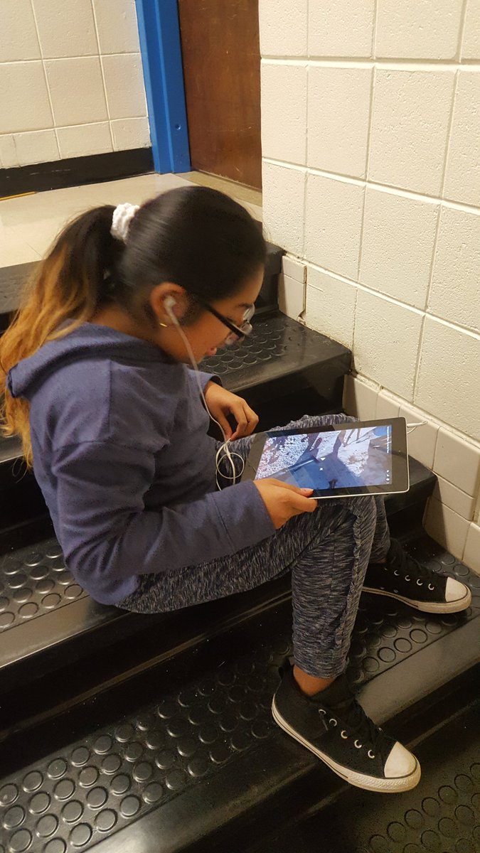MrSender21's tweet photo. More from @ChurchvilleD205 students' experience using #amazing @nytimes 360vr video to see through the eyes of a child refugee! Thanks @thebenhartman for finding this great resource! #wearechurchville #IgniteD205 https://t.co/scsNW5UFVL