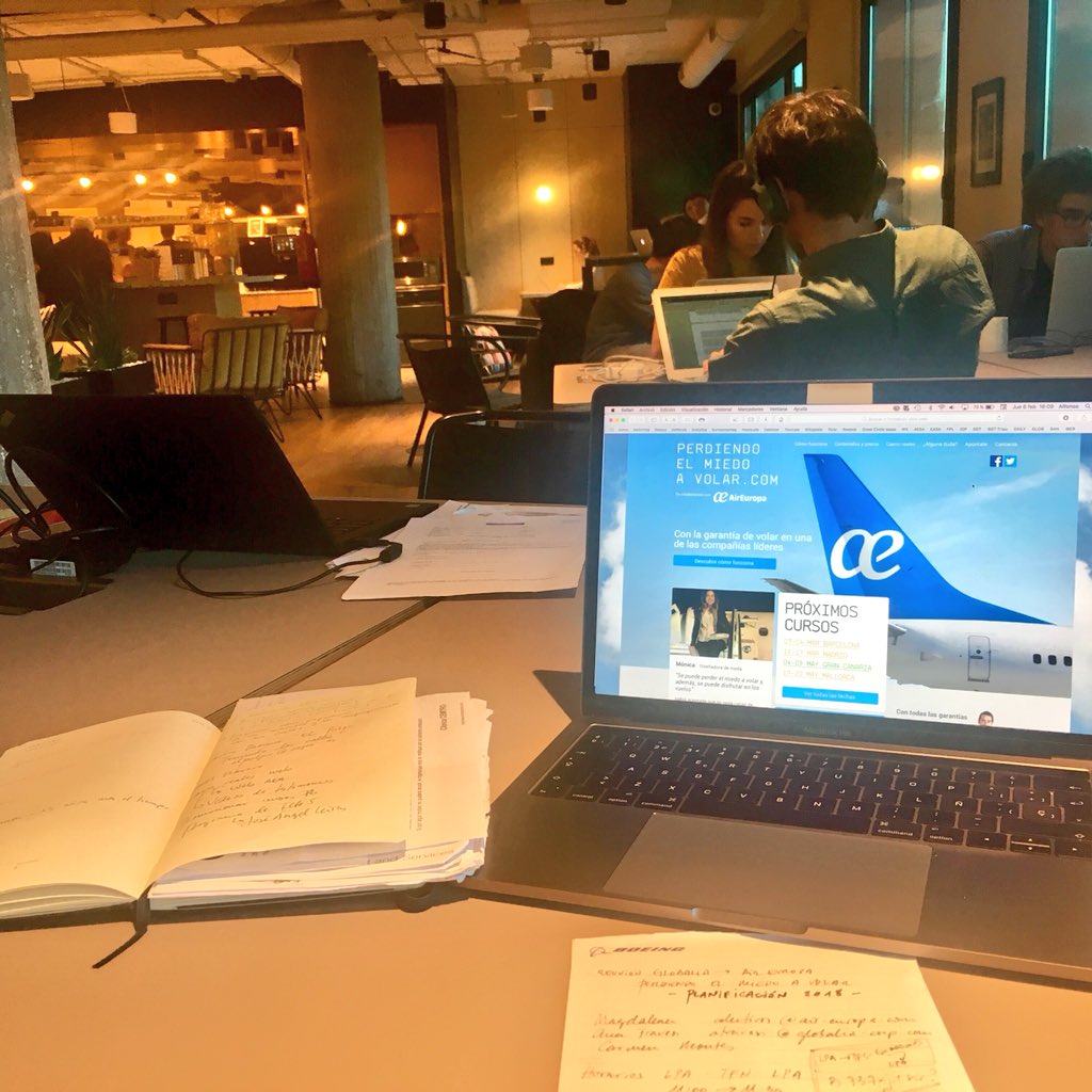 alf_bertodano's tweet photo. Lo malo de trabajar en un sitio así es que pierdes la noción del tiempo @WeWork #weworkmadrid #workaholic #perdiendoelmiedoavolar #preparandolosnuevoscursos #aviación #psicología #miedoavolar #superación #motivación #autoestima #volar #viajar #vacaciones https://t.co/gbXtcAKjHa
