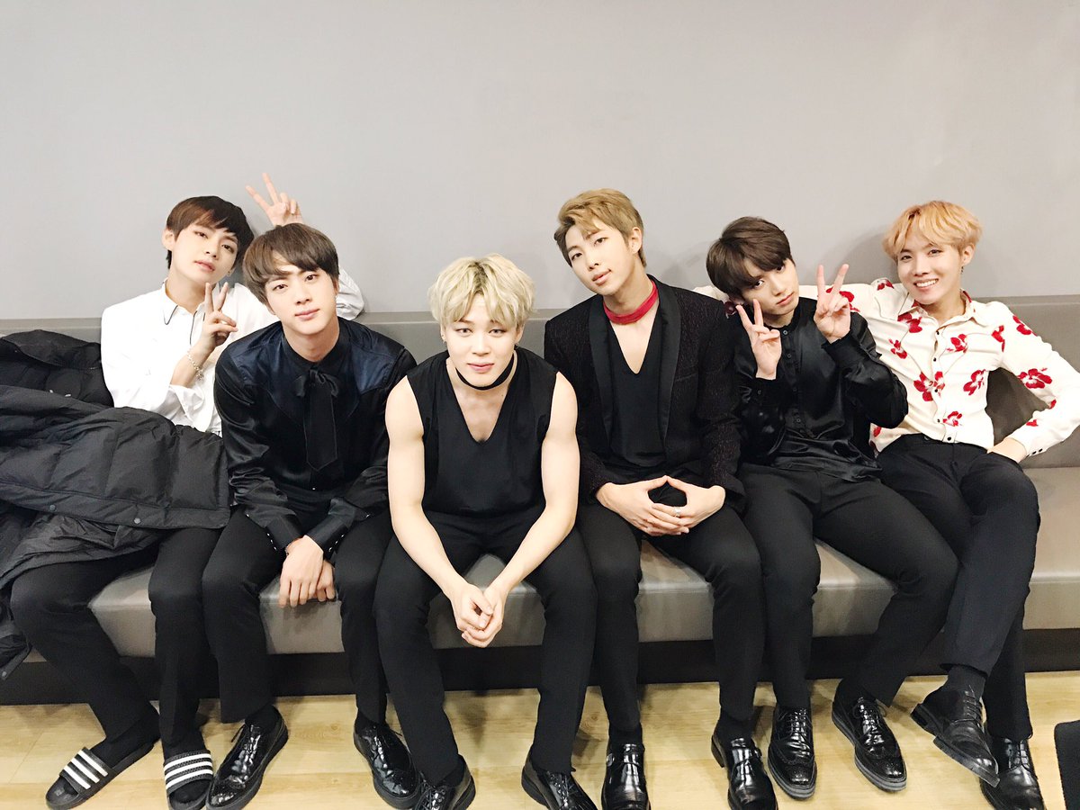 error_404_g's tweet photo. #iHeartAwards  #BTSARMY  #BestFanArmy  
♥♥ https://t.co/KfcHh48Mcg