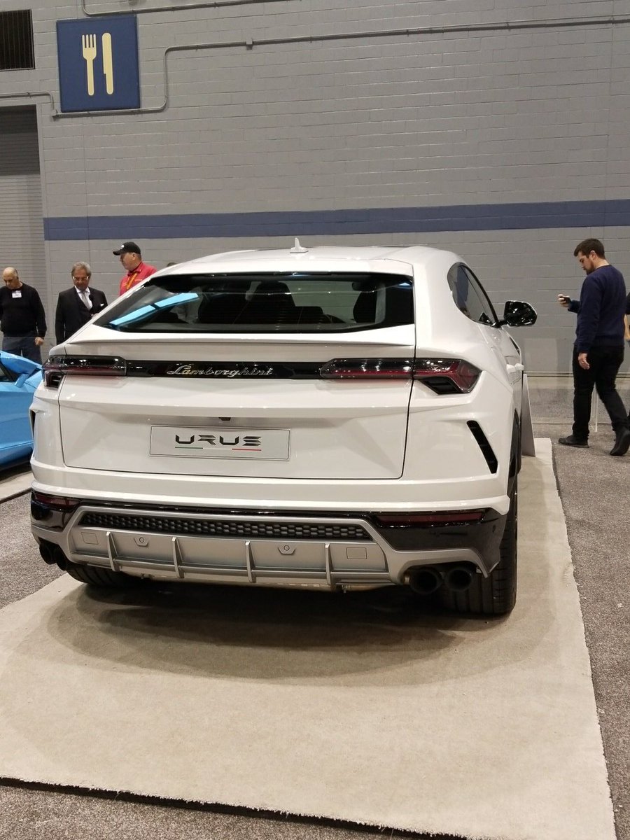 VoteOnCars's tweet photo. @Lamborghini #urus ....holy crap this is sexy https://t.co/J0VgNCUjoz