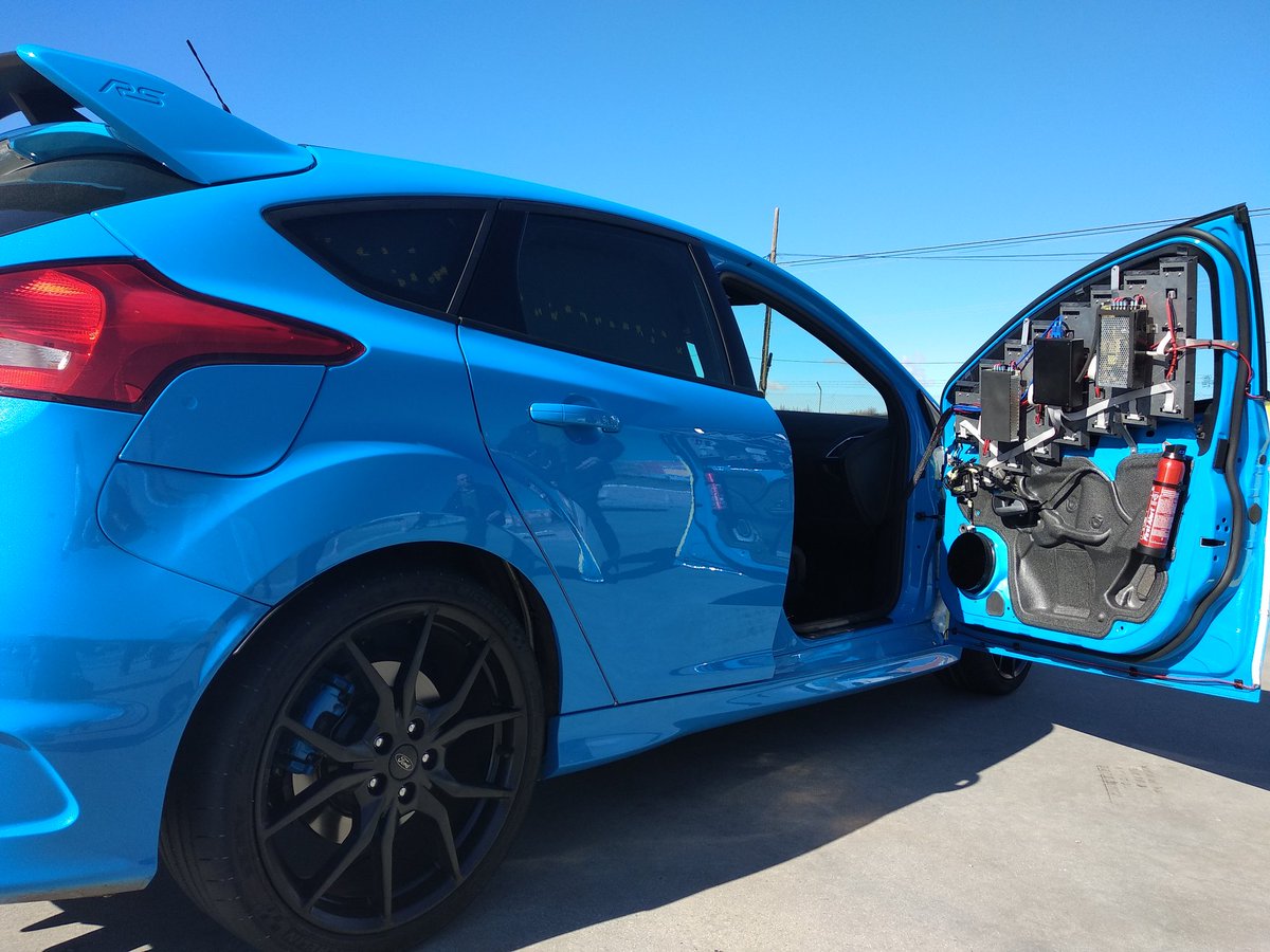 sara_soria74's tweet photo. El Ford Performance Buzz Car nos abre la puerta para experimentar fuertes emociones. ¿Cuántos subidones habré tenido? Pronto te lo cuento en @cochesnet @FordSpain @FordEu #BuzzCar https://t.co/wPWaYyL7nI