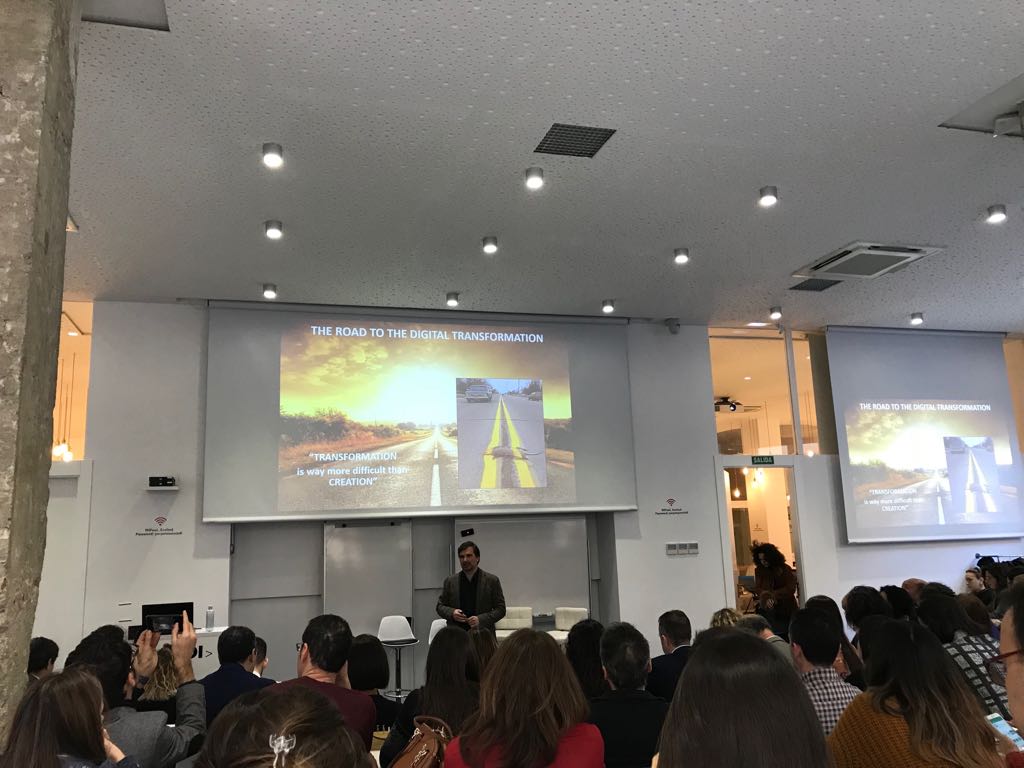 zumexgroup's tweet photo. Aprendiendo cómo poner a las personas en el centro de nuestra organización. Evento Forbes: Human Centered Organizations en @isdi@Forbes_es @GoodRebels #HumanOrgs #Madrid #HCO https://t.co/NUDEopMnLK