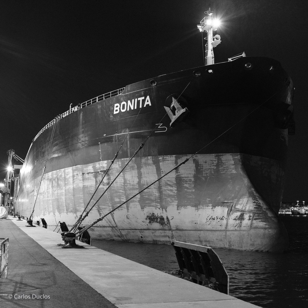 La proa del Bonita #proa #Bow #bonita #tanker #petrolero#seafarers #humanatsea #containership #algecirasport #algecirasbay #fujifilm_xseries #fujifilmx100f #blackandwhitephoto #bw