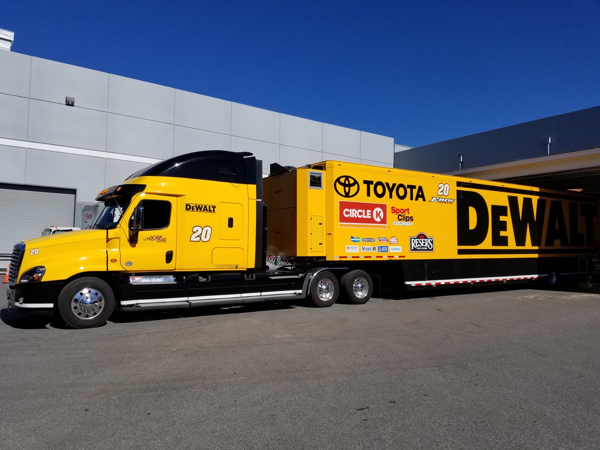 Miko_Suave20's tweet photo. 20 rolling to @DISupdates @JoeGibbsRacing @ToyotaRacing @erik_jones @DEWALTtough @CircleKStores https://t.co/NfT8rIzyyP