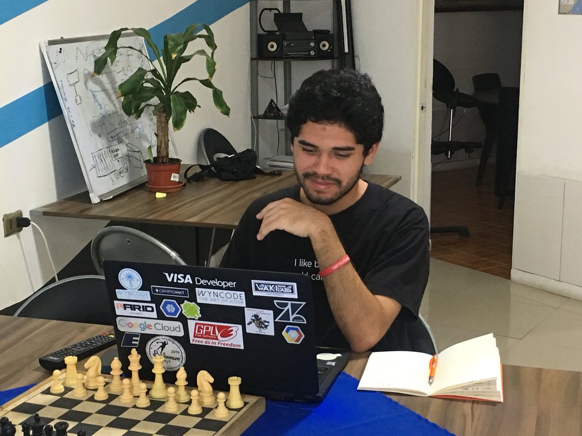 wakilabs's tweet photo. A esta hora David Quiroga Gerente de WAKI Labs, junto a Sebastian Cuellar de Criptosolar (ex-Sunchain), están conectados en directo con los amigos de Emprendimiento de la Fundación Chile trabajando con los Emprendedores solares que muy pronto estarán potenciando la región #Arica https://t.co/Zaq2zWff66