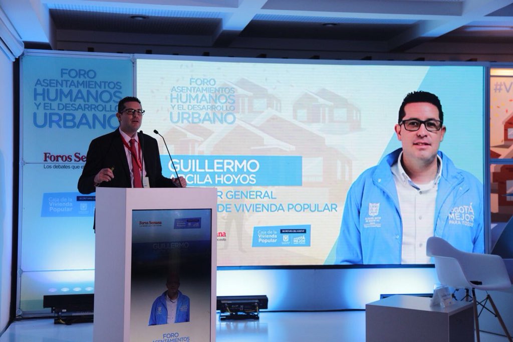 .#ViviendasDignas Nuestro director <a href="/guillearcila/">Guillermo</a> inicia la Conferencia: 'Reasentamiento humano: hacia una política de comunidades resilientes y sostenibles' <a href="/ForosSemana/">Foros Semana</a>