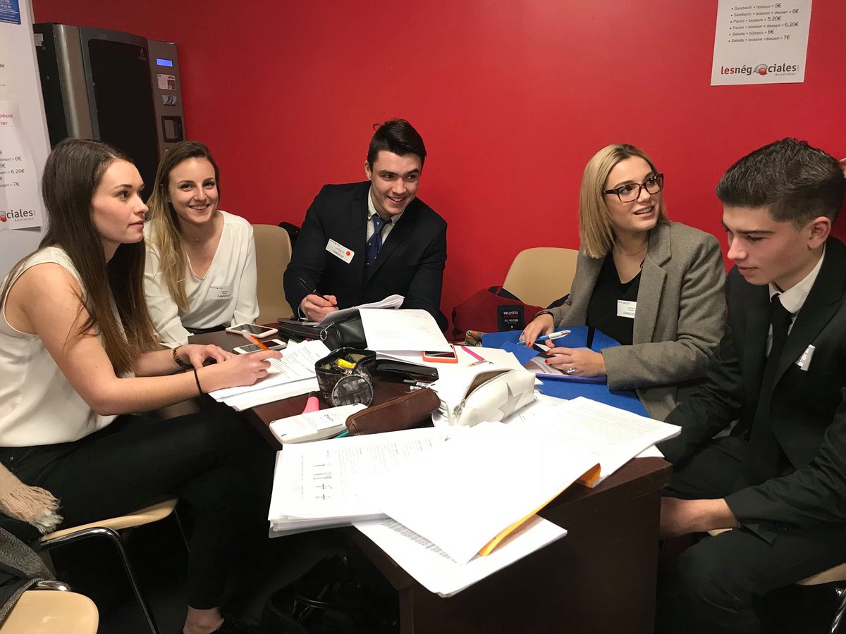 Iutbeziers's tweet photo. Début de journée dynamique pour les étudiants du département Techniques de Commercialisation au concours @lesnegociales aujourd’hui ! @TCBeziers https://t.co/7yOn2nFLH8