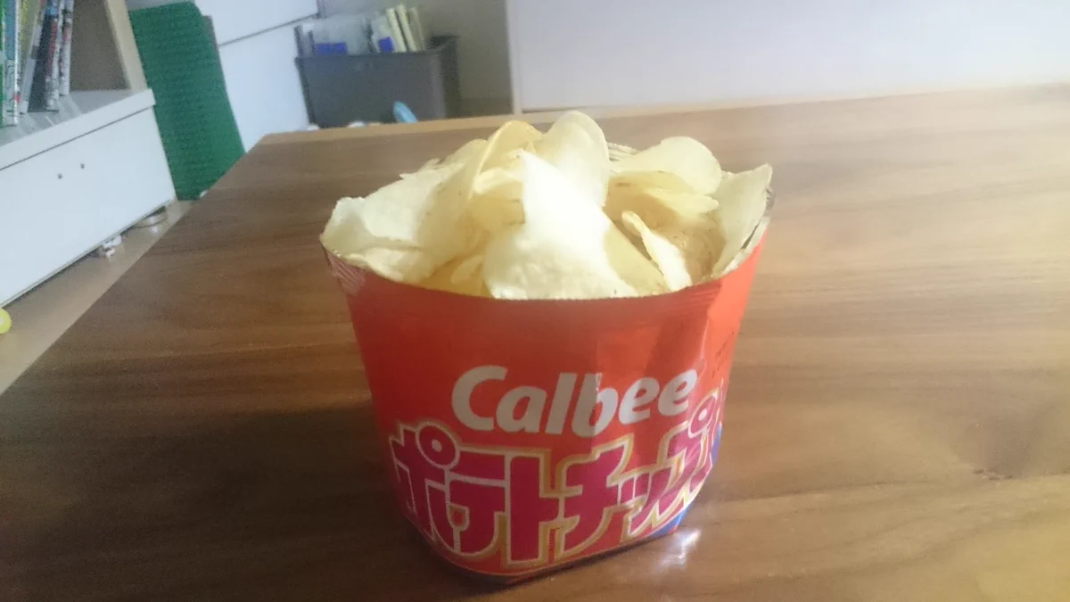 めちゃくちゃ食べやすい！！　ポテチを食べる時に使える裏ワザが便利すぎる！！