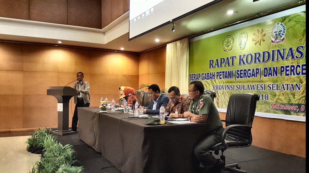 BadanPangan's tweet photo. Kepala BKP, "Mari bersama-sama kita capai target serapan gabah/beras, agar di akhir tahun stok pangan kita AMAN."
@kementan @Ditjen_TP_News @PerumBULOG @tni_ad @BANKBRI_ID
#KementanPanenRaya #Sergab #Gabah #Beras #PetaniSejahtera #StokPanganAman #HargaPanganStabil https://t.co/LEggGWrGxB