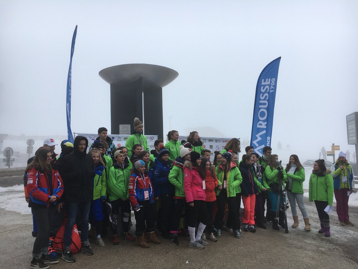 ReportersUNSS's tweet photo. ISF Wintergames Grenoble 2018. Les Jeunes Officiels sur les compétitions de ski sur Chamrousse.  @unss https://t.co/3MZNVpd2qF