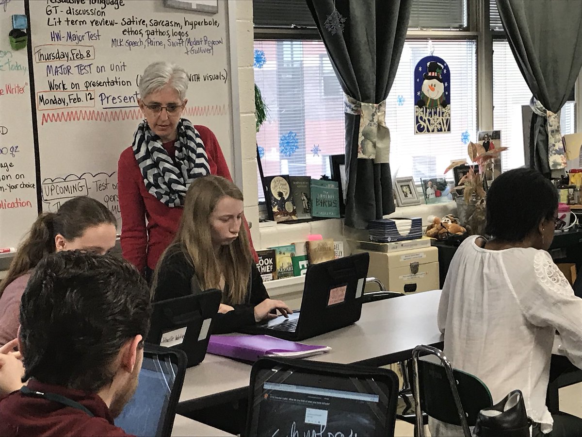 MrsJacksonDFHS's tweet photo. Preparing future teachers means teaching them about Ed Tech! Happy to have @AplinTeacher as guest teacher in Tchr Cadets today to help them learn about infusing tech in their lessons. #PrideIn5 #DFTC18  @CERRA @dfteachercadets https://t.co/ZO7dt6F4o7