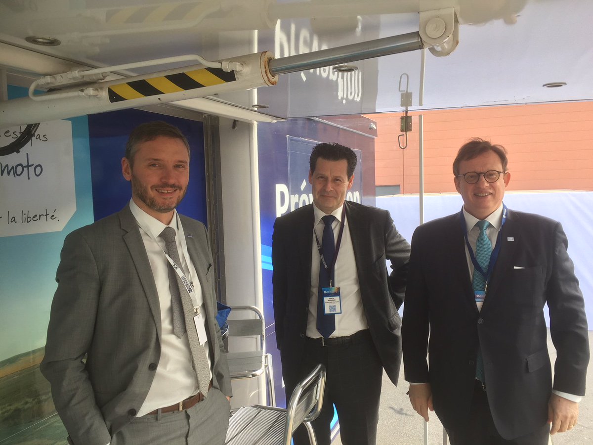 allianzfrance's tweet photo. Moments riches en échanges avec les Risk Managers et les Courtiers à bord de l’Unité Mobile d’Intervention Allianz #AMRAE2018 #Midcorp #AllianzEntreprises https://t.co/VxPXRjPUKy