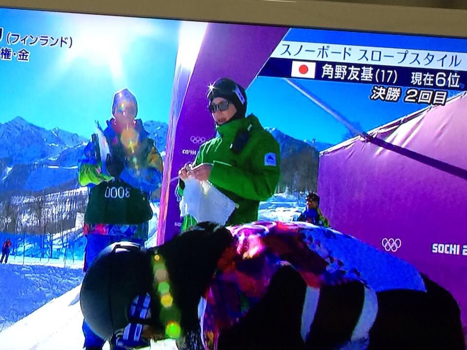 平昌五輪 スノーボードのスタート地点で編み物をコツコツしているコーチがいる 実は恒例行事のようです Togetter