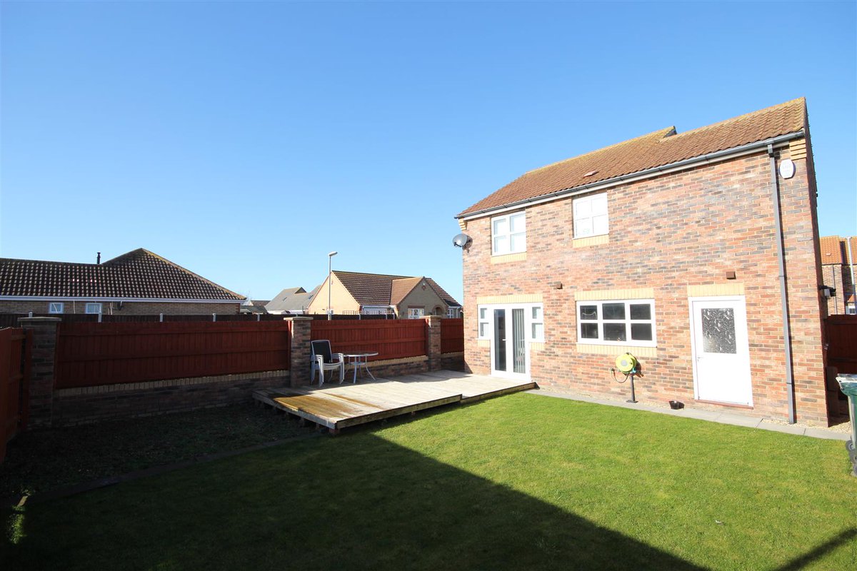 choiceagent's tweet photo. ** FABULOUS NEW LISTING **

Faldos Way, Mablethorpe | £174,950

We offer for sale, this immaculate and well presented, modern three bedroom detached house situated close to the town centre, beach and local amenities.

Call us for a viewing! 01507 472016 😀🏡 https://t.co/L4YA3T9iZx