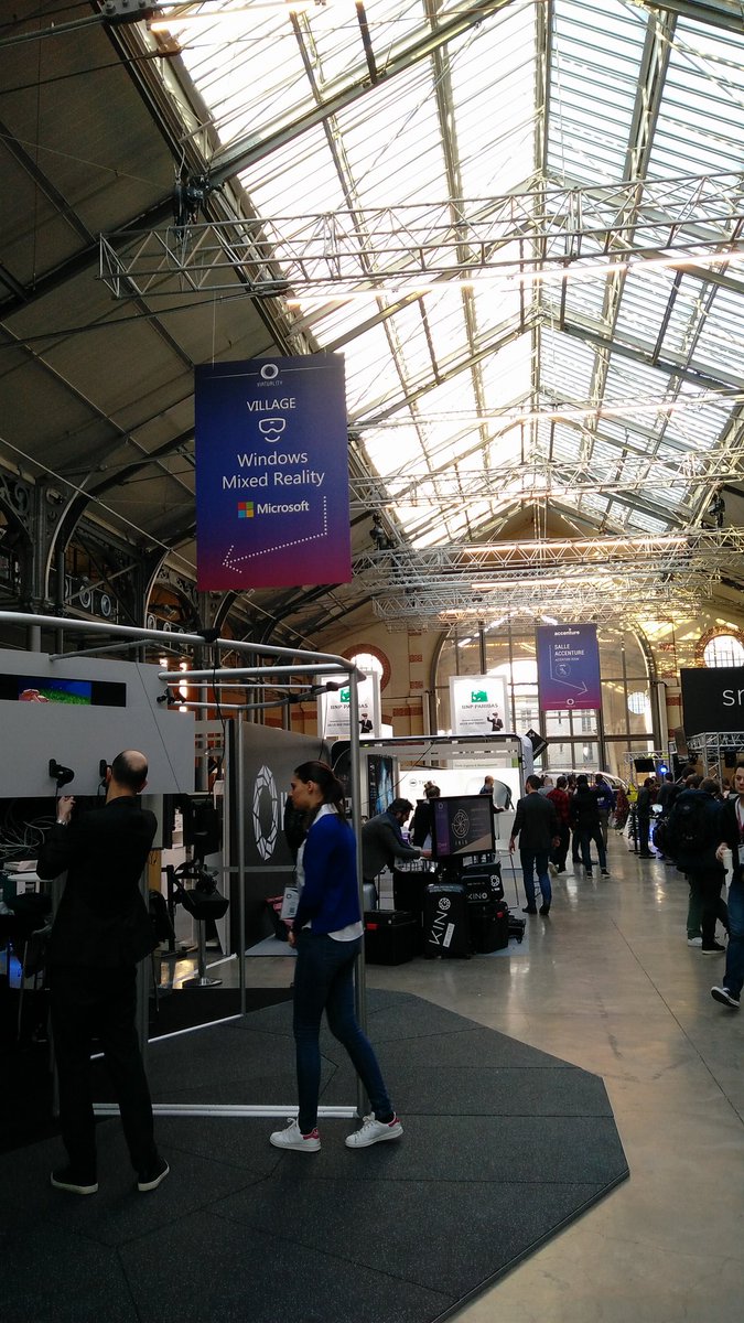 far_application's tweet image. De passage à #Virtuality2018 ? Passez nous voir à l'espace French start up pour découvrir la food augmentée 🍪 +📱 = ✨ #foodtech #AR