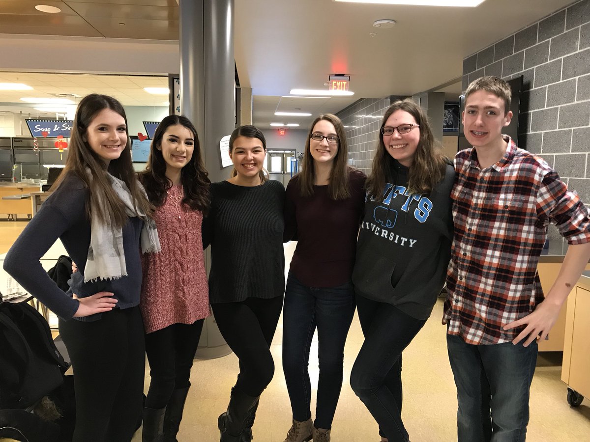 MsDesberg's tweet photo. Come down during W2 today! 9:25 for 9th &amp; 10th graders, 9:45 for 11th graders &amp; 10am for 12th graders! #seewhatsoutthereWHS #workit 😊 https://t.co/1A7jQS06eP