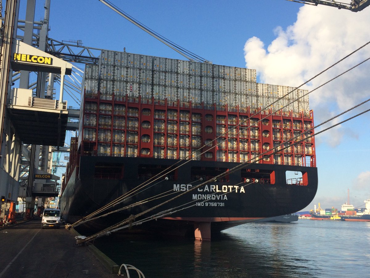 ‘ECT welcomes MSC Carlotta for the first time on its
maidencall at the Hutchison Ports ECT Delta’
The ship is 314 metres long, 48 metres wide and has a capacity of 10,776 TEU.