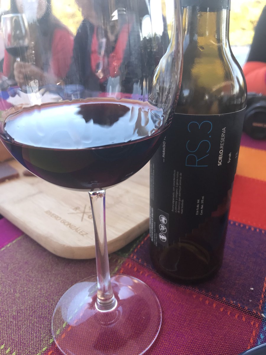 Todas las estaciones del año son bonitas para caminar entre los viñedos. Agenda ya tu ruta del vino en Parras. ¡Despierta tus emociones en una cata con los mejores vinos de México! 🍷🍷🍷 info con <a href="/OcvParras/">OCV Parras</a> #FelizJueves