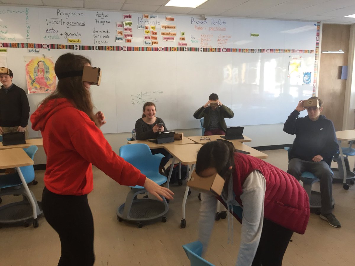 jwilson_HW's tweet image. @profesprouse is at it again! Ss using #googlecardboard to explore Mexico... #sitdown #beyondwalls