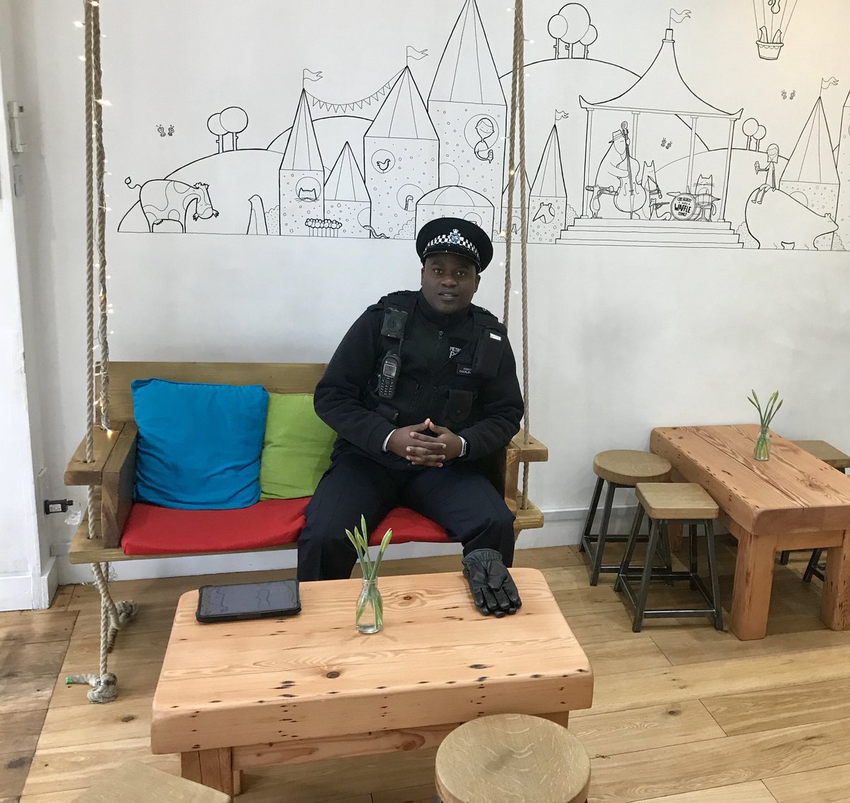 Cup with a Cop is now in session for the next hour or so. Don't be shy. Join us at Udderlicious on 184 Upper Street for a chat and a free cup of ice cream. #chatwithacop #cupwithacop <a href="/udderliciousLDN/">Udderlicious</a>