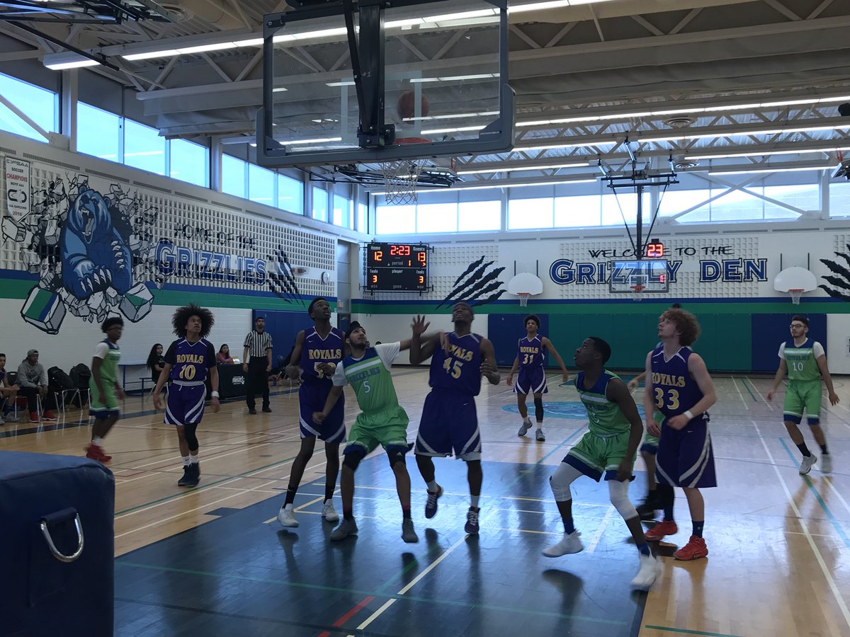 jcurrie_13's tweet photo. @SpringbrookPS #Basketball teams supporting the @grizzlies_bball team. @hpe4pdsb @jdefreitas63 @PeelSchools #CommunityRelationships #LearningByWatching https://t.co/3IWXdYQm7o