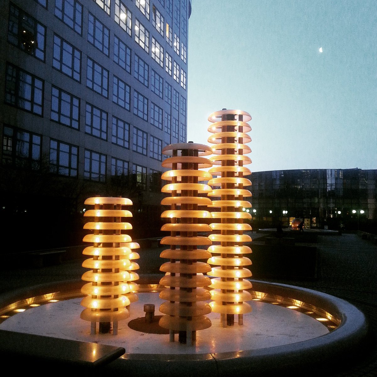 oskato's tweet image. Die Welt wäre so romantisch, morgen früh um 7, wenn es nicht so arschkalt wäre.. #Spreebogen #Berlin