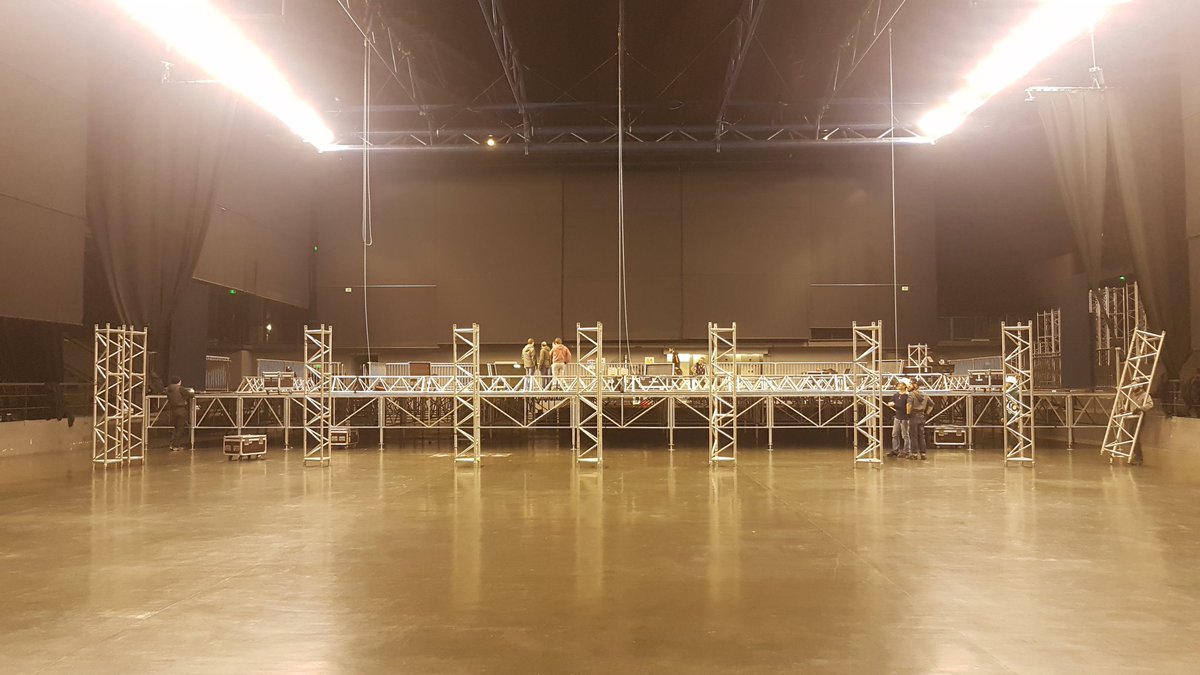 Bahuaud44's tweet photo. #Ledcreen @ledcastdesign #ComedieMusicale #InVia #Rennes #Novastar #ledcast @MODULO_PI #AfterEffect #Mprod #Vj #Ledpannels #bigscreen #audiovisual #spectacle https://t.co/XjXS5j4xxS