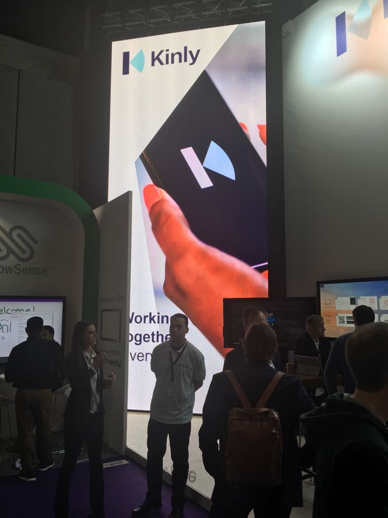 Kinly nodigt iedereen uit om vrijdag avond om 19:15 een kijkje te nemen op het Rembrandtplein, Amsterdam. We hebben een aangename verassing voor u in petto, mis het NIET! #Kinly #ISE2018