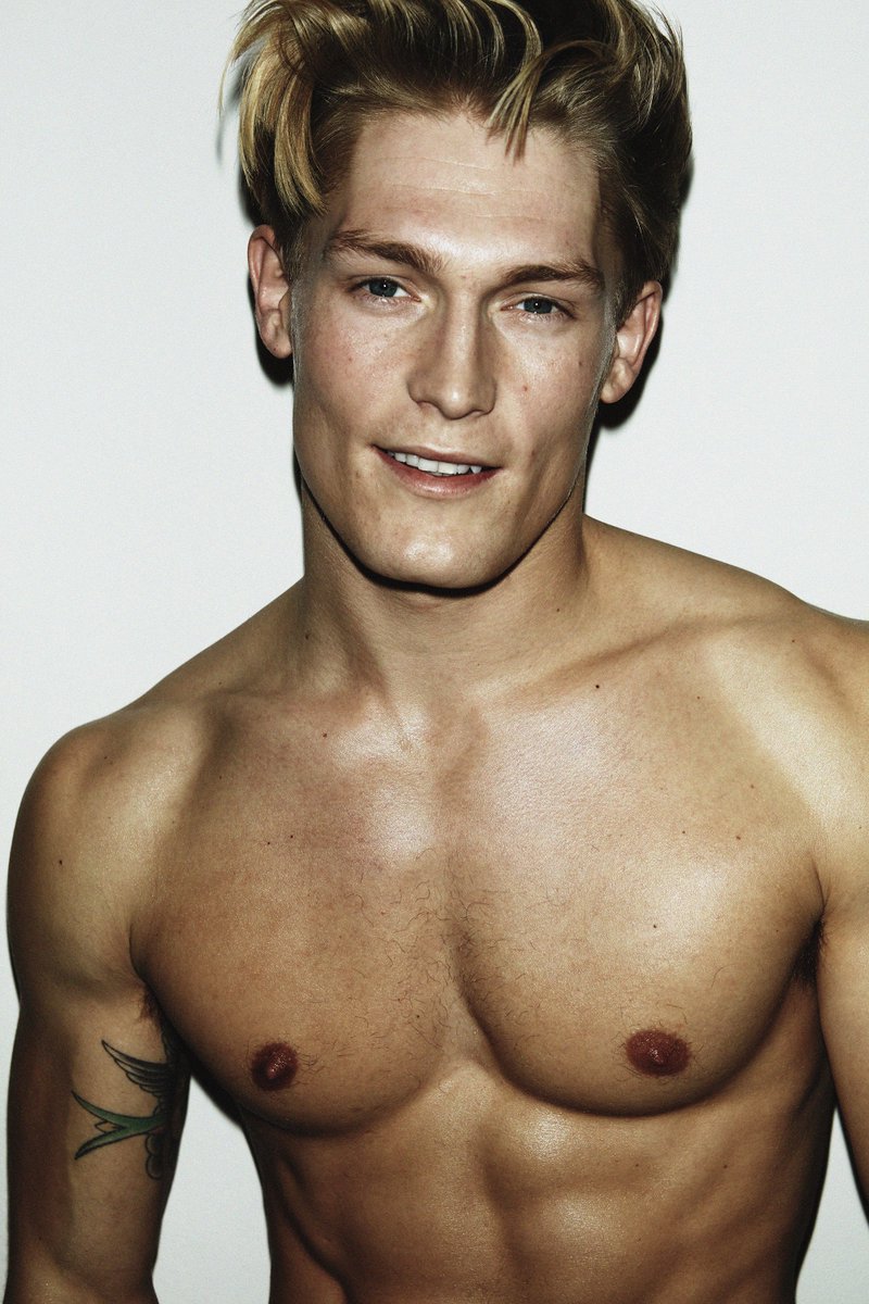 EstModels's tweet photo. New images of Harry G getting us through the week😍❤️ #EstablishedModels #London #InTown #MaleModels https://t.co/mPks5qk2Na