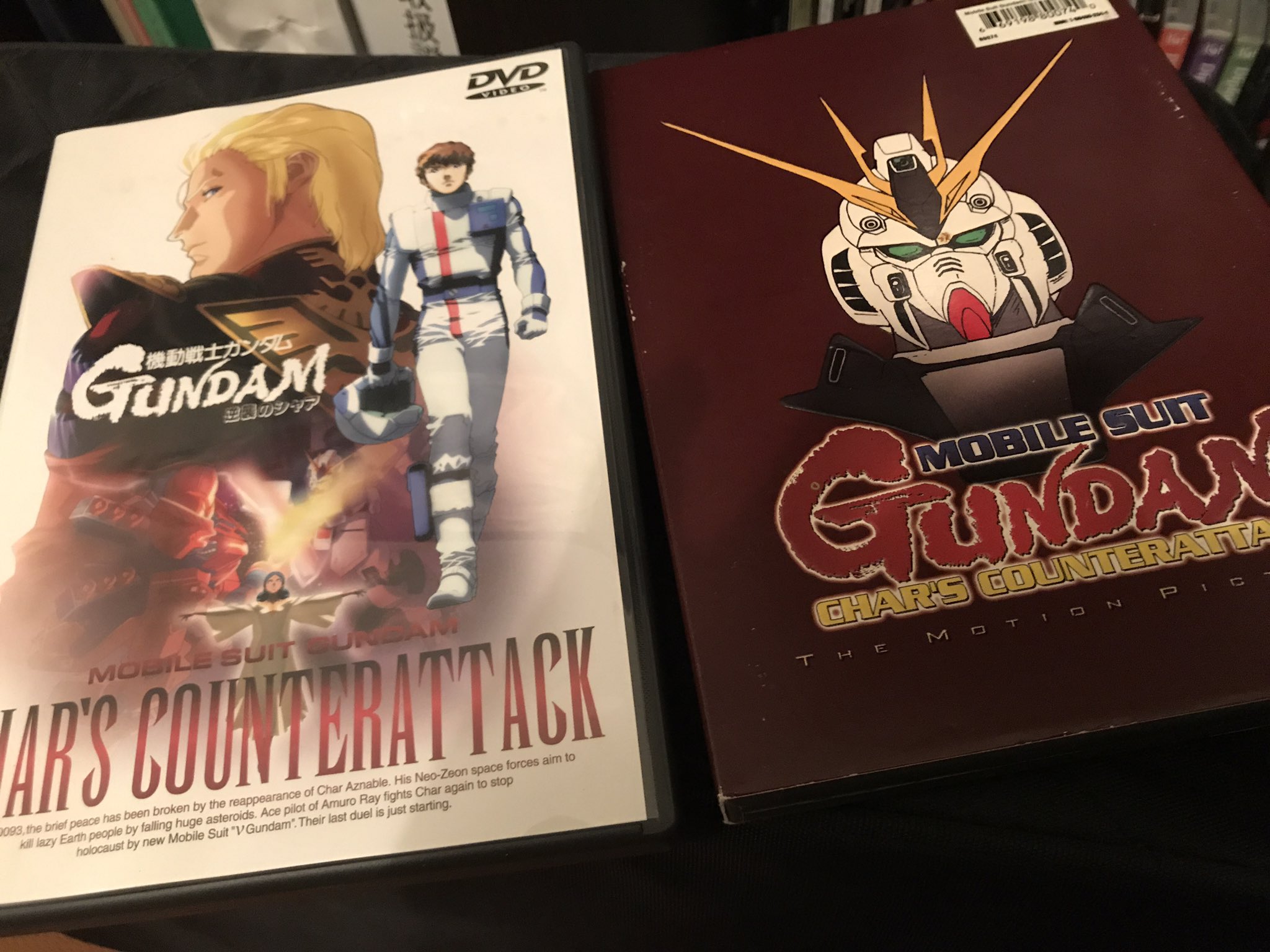 Isao ああ これも 逆襲のシャアを超えるアニメ映画には未だに出会えない 左の日本語版は50回以上 右の英語版は10回は観てる T Co Slcynqmepi Twitter