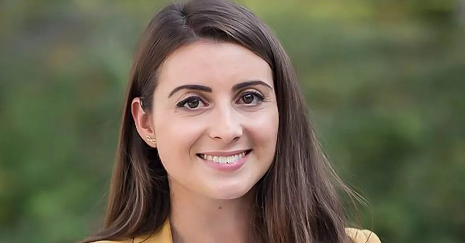 essec's tweet photo. Plongée au coeur des problématiques digitales des entreprises à l'ESSEC - Portrait d'Anne-Lise Lena, étudiante @ESSEC_MSMMD via @JDGE_edicas #ESSECDWC https://t.co/vfwTqAomzt https://t.co/KBSc6M3iNI
