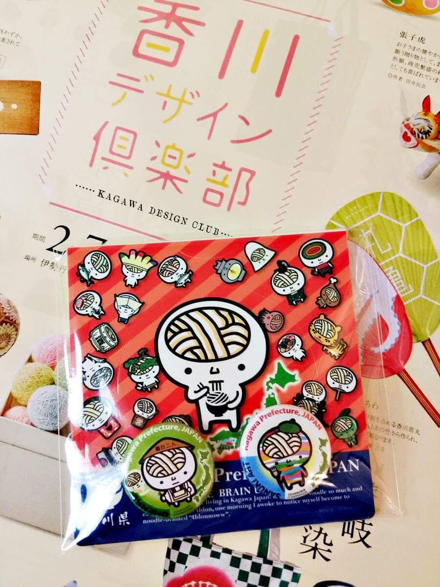 うどん脳 公式 No Twitter メモ 香川デザイン倶楽部 伊勢丹新宿店 賚果 Raika Hatake Cafe で 香川の食材を使ったメニューを注文された方に引換券 各日 先着名様 5階センターパークで うどん脳付箋紙 缶バッチ 非売品 と引換え 缶バッチは