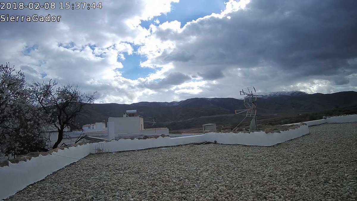 Está pasando en #Padules Temperatura: 9.9ºC Viento: 0.0 km/h Dirección E aytopadules.com #SierraNevada #Alpujarra #Almería