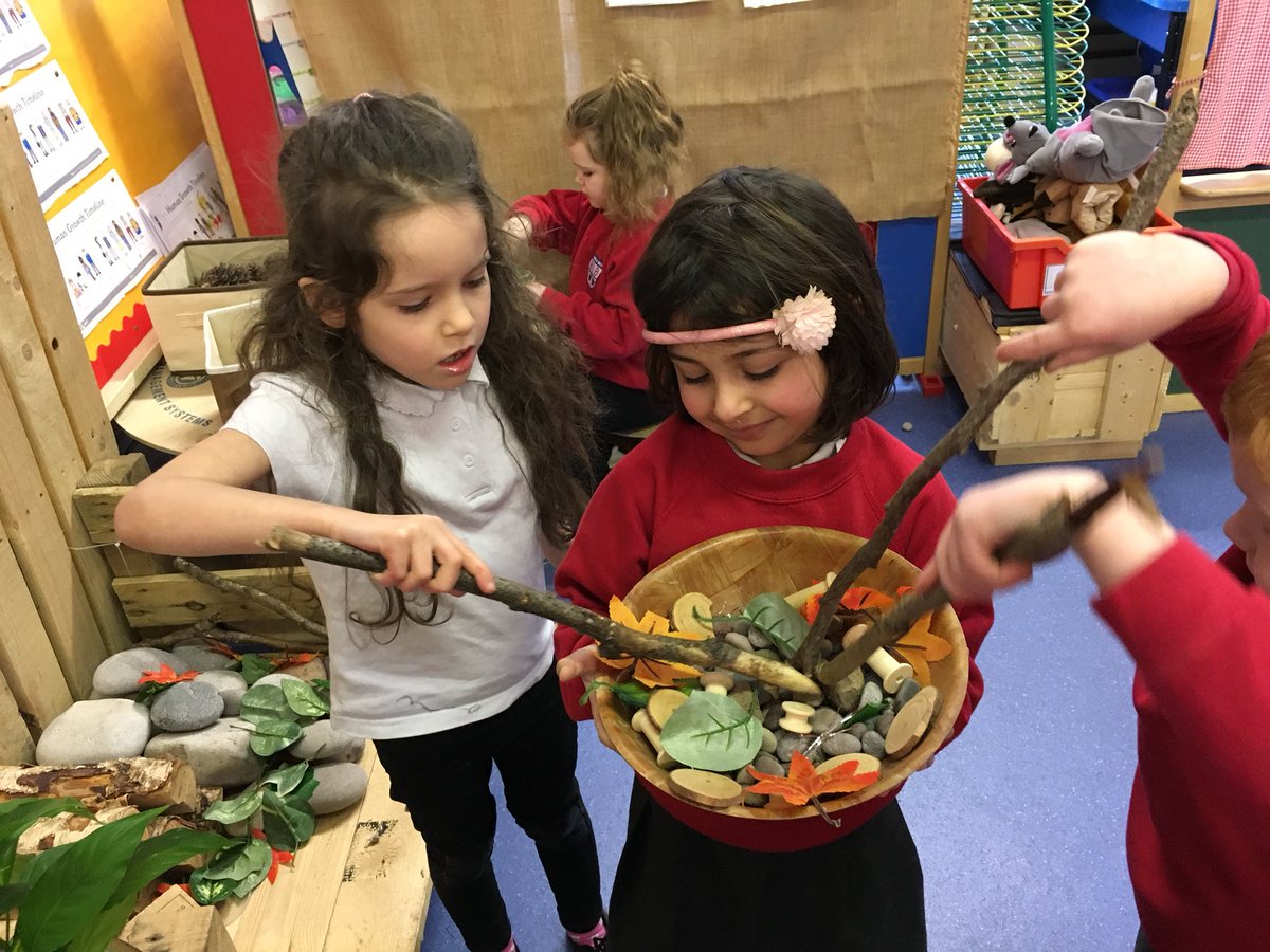 BrambleBraeSch's tweet image. Cooking supper in P1! #usingimagination #looseparts #roleplay