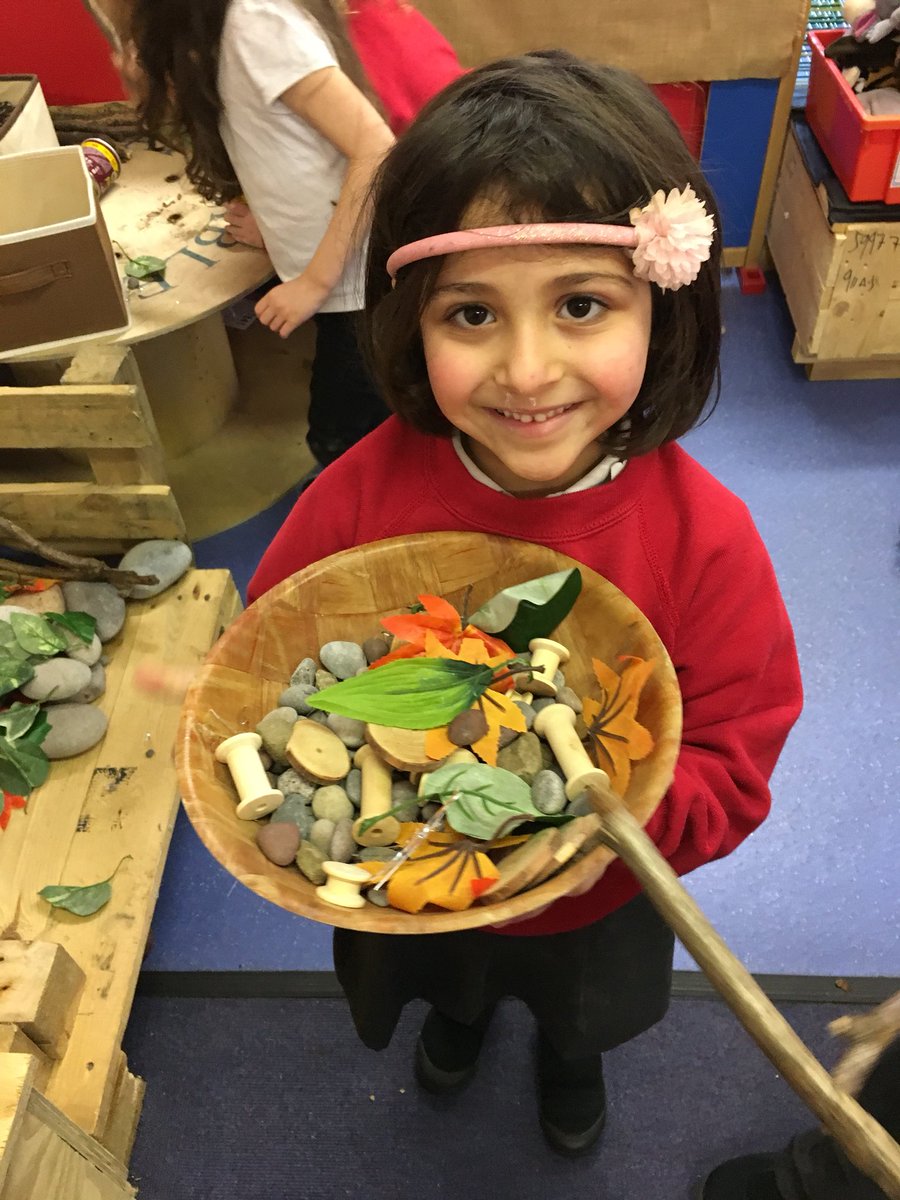 BrambleBraeSch's tweet image. Cooking supper in P1! #usingimagination #looseparts #roleplay