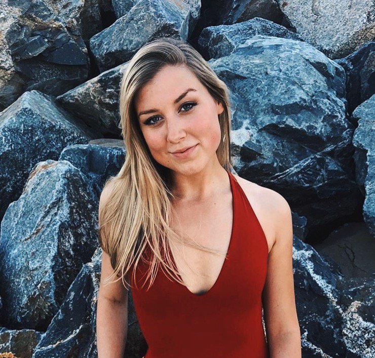 Congrats to our sister of the week, Grace! She is "incredibly smart, beautiful, fun, the sister I never had, and everything you could ever wish for in a best friend." ❤️