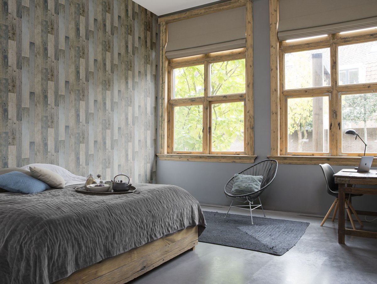 Rasch markasının doğal dokulardan ilham aldığı, tuğla, ahşap ve taş desenlerinin yanı sıra beton ve paslanmış metalik efektlere yer verdiği "Factory III" duvar kağıdı koleksiyonu ile brütalizmin cazibesine kapılacaksınız... hannahome.com.tr/duvar-kagidi-k…