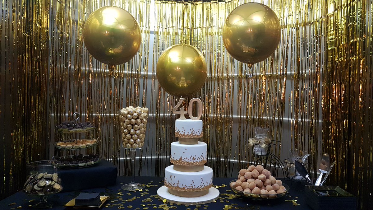 #fiestadelos40 #tubulardisco en Porriño !!! #espectacular #divinas de #cumpleaños #HappyBirthdayHarryStyles