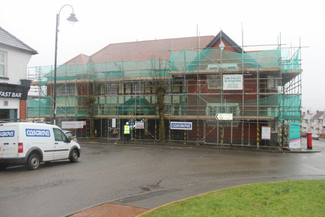 wearecodigroup's tweet photo. Former #OakdaleHotel, #Oakdale starting to take shape.  Fantastic  seeing the beautiful building being restored to it's former glory by @COSGROVEgary. #affordablehomes @CharterHousing @yourccbchomes https://t.co/YzYfq8zhwR