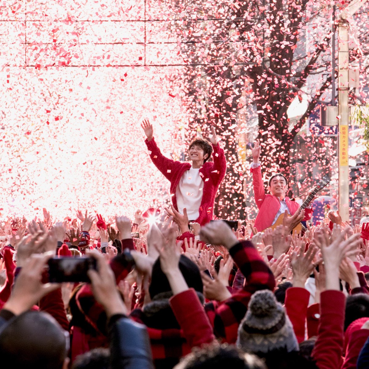 yuzu_official's tweet photo. ゆず、2018年第一弾楽曲！
2018名の新メンバーとともにつくりあげた
歌の力で平昌2018冬季オリンピック・パラリンピック
日本代表選手団にエールを！
日本生命CMタイアップソング『うたエール』配信開始！
詳細、ダウンロード購入はこちら！ https://t.co/aaNv2emCAC
 #ゆず2018 #うたエール https://t.co/l2gjcVg2jR