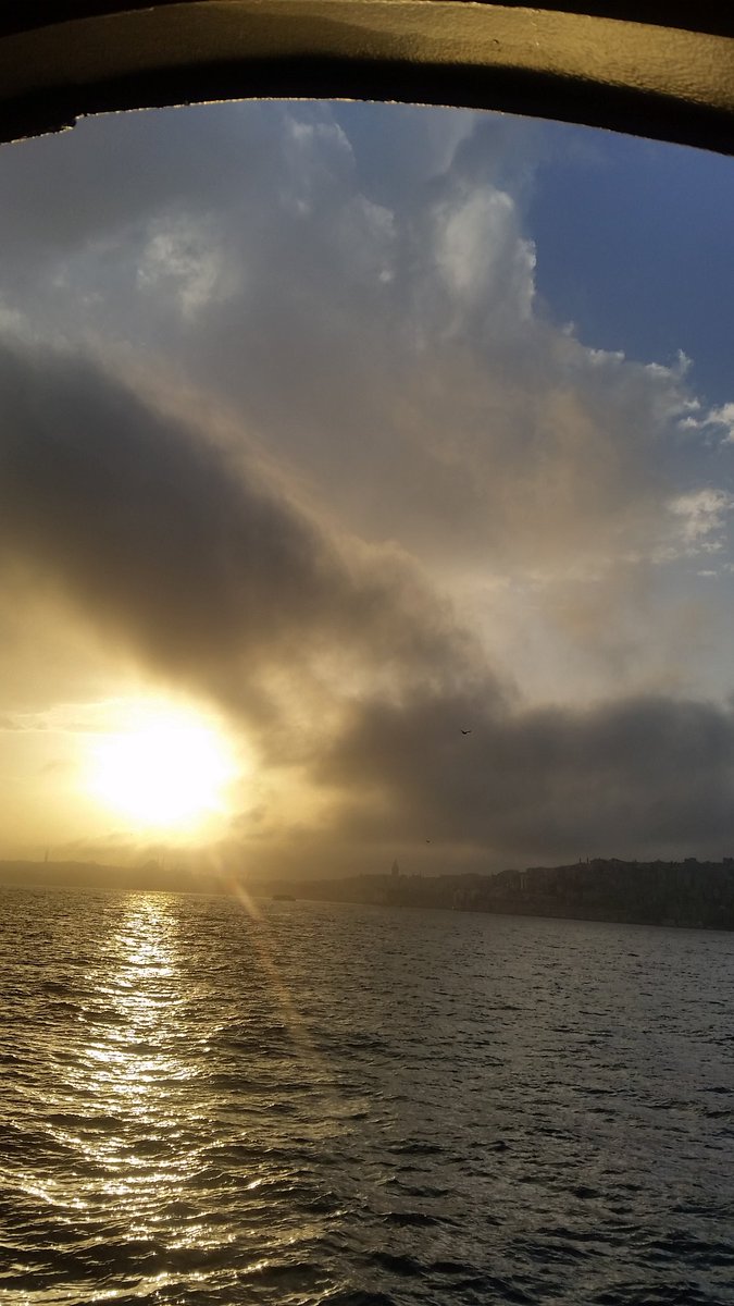 gulhantass's tweet image. Temel ihtiyaç #vapuring ❤