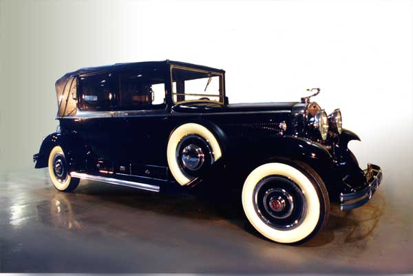 ChicagoVintageM's tweet photo. Are you planning to attend @ChiAutoShow? Head to the Classic Car Club of America space to see 3 cars that have been lovingly restored and preserved by Chicago Vintage, including this 1930 Cadillac! #CAS2018 https://t.co/wNasj8U4xO