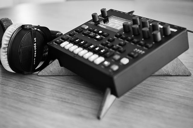 synthstand's tweet photo. A still from @loopopmusic latest video: "Elektron Digitone review and FM synthesis explained (VPM synthesis too...)" A detailed review of the core features of @weareelektron 's new Digitone. Not to be missed!
https://t.co/T91jDOXv9s
• • •
The stand … https://t.co/G15uqm1OKc https://t.co/dAnQyZpXGr