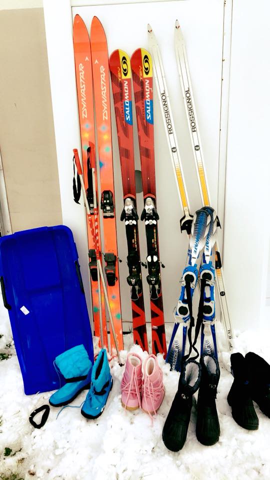 Venez vous équiper à la Ressourcerie ! Et oui, nous avons aussi du matériel de ski 🎿 ⛷. Retrouvez ces articles dans nos boutiques ! #ski #hiver #2mains93 #neige #snow #hiver #froid #glace <a href="/2mains93/">Ressourcerie2mains</a>